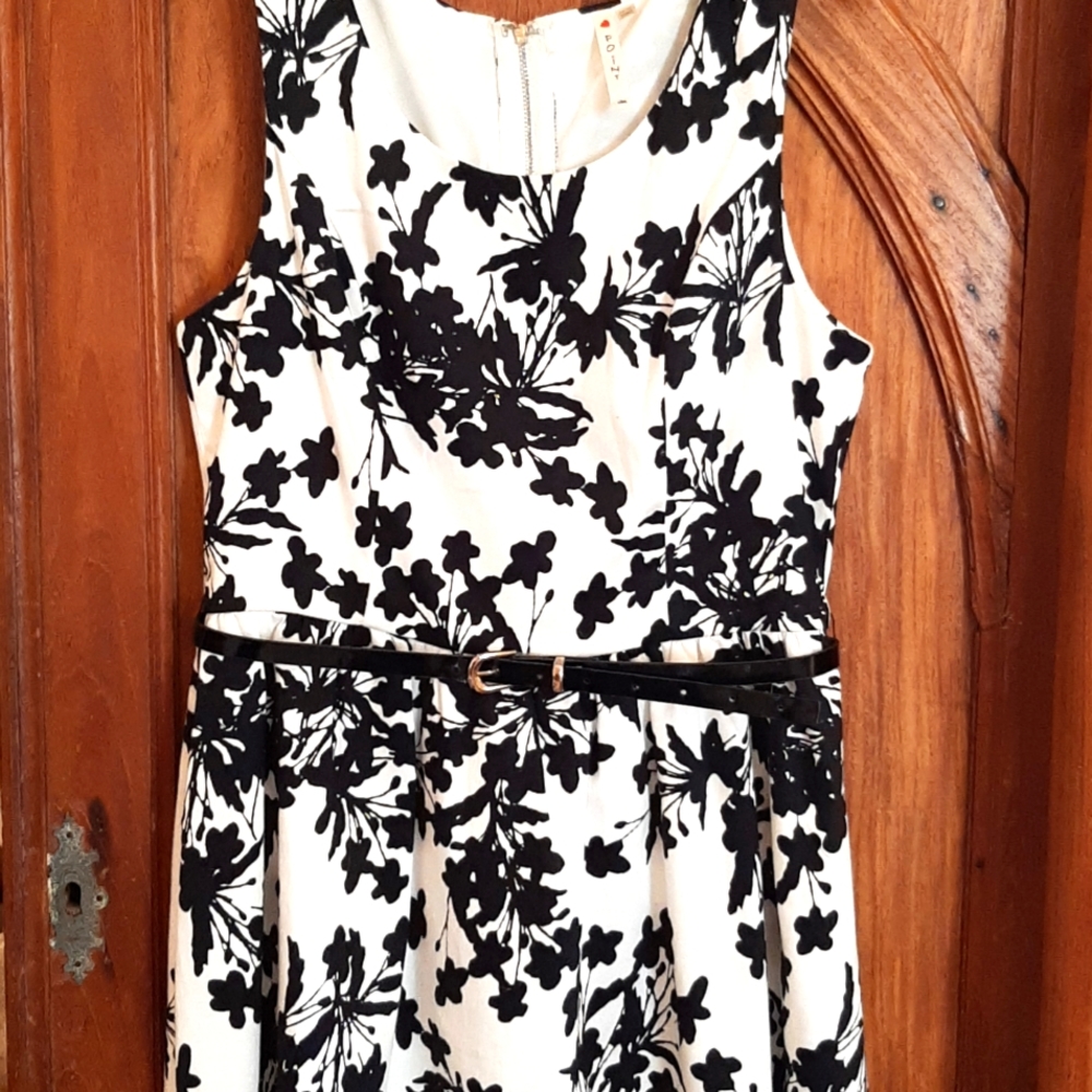Above the knee dress, lined, made by Point.